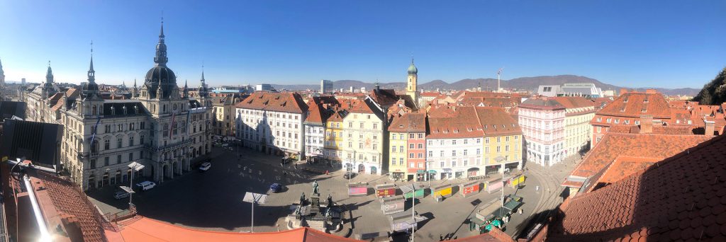 Über den Dächern von Graz. Überblick über die historische Dachlandschaft.